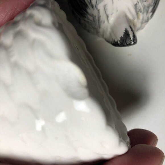 🛒 $6 - Chicken Salt & Pepper Shaker set on the Nest #0136 - Picture 3 of 6